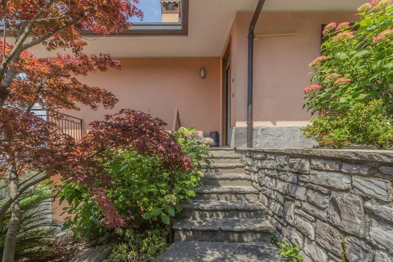 Candy House Varenna 0*,